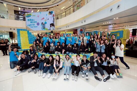 Nearly 5000 boxes were used to stack a huge "LIGHT" at Mikiki in March this year. These gift boxes will be distributed to the underprivileged after the kick-off ceremony.